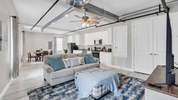 Apartment, 1 Bedroom, City View | Living area