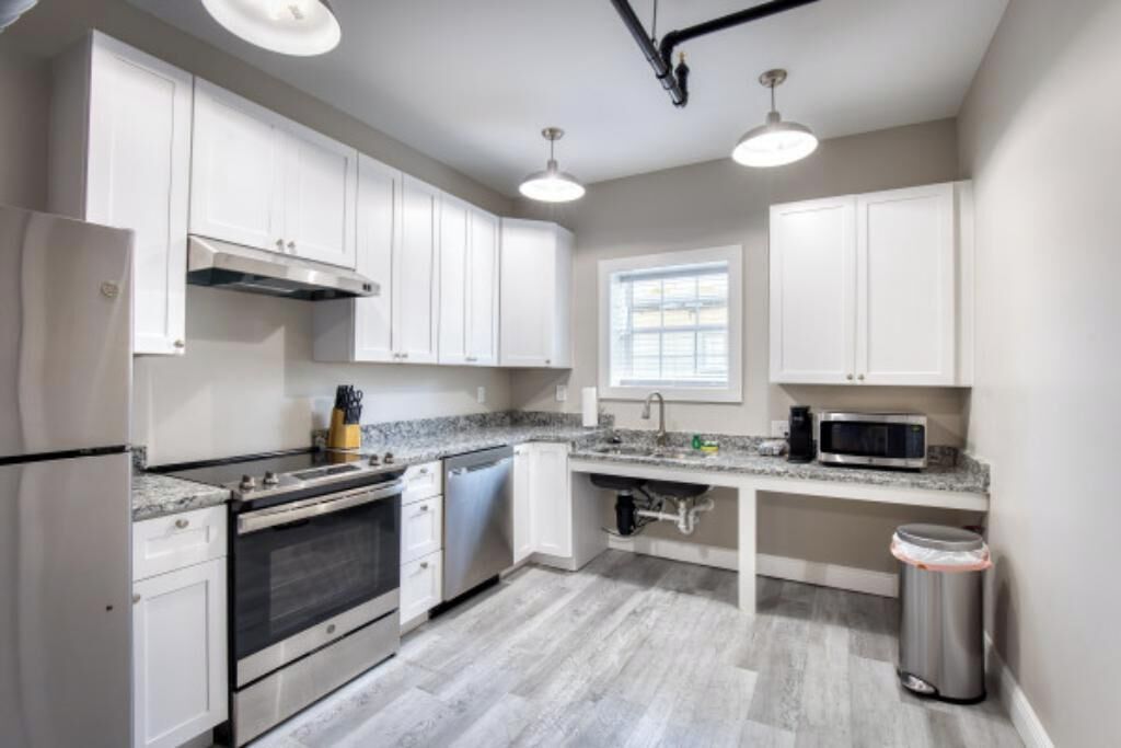 Apartment, 2 Bedrooms, Mobility Accessible | Private kitchen | Fridge, microwave, oven, stovetop