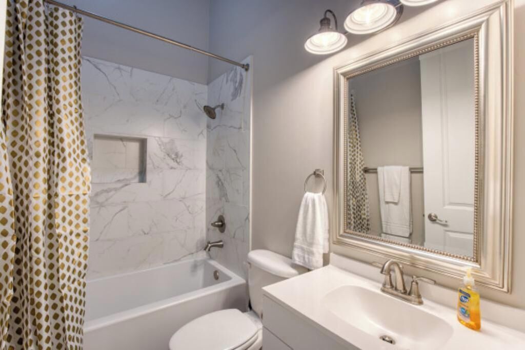 Apartment, 1 Bedroom | Bathroom | Hair dryer, towels, soap, shampoo