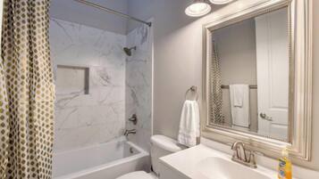 Apartment, 1 Bedroom | Bathroom | Hair dryer, towels, soap, shampoo