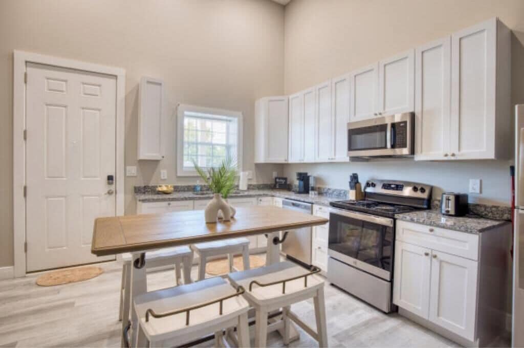 Apartment, 1 Bedroom, City View | Living area