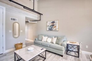 Living area - 902 Howard Lofts (Biloxi)