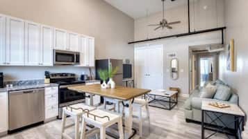 Apartment, 1 Schlafzimmer, Stadtblick | Wohnbereich