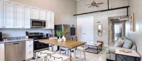 Apartment, 1 Bedroom, City View | Living area