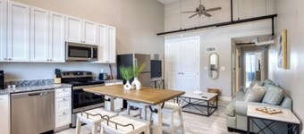 902 Howard Lofts