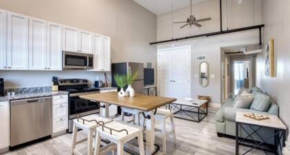 902 Howard Lofts