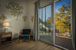 Suite, 1 King Bed, Balcony, City View | Interior - Hotel Mojo (Ocean Springs)