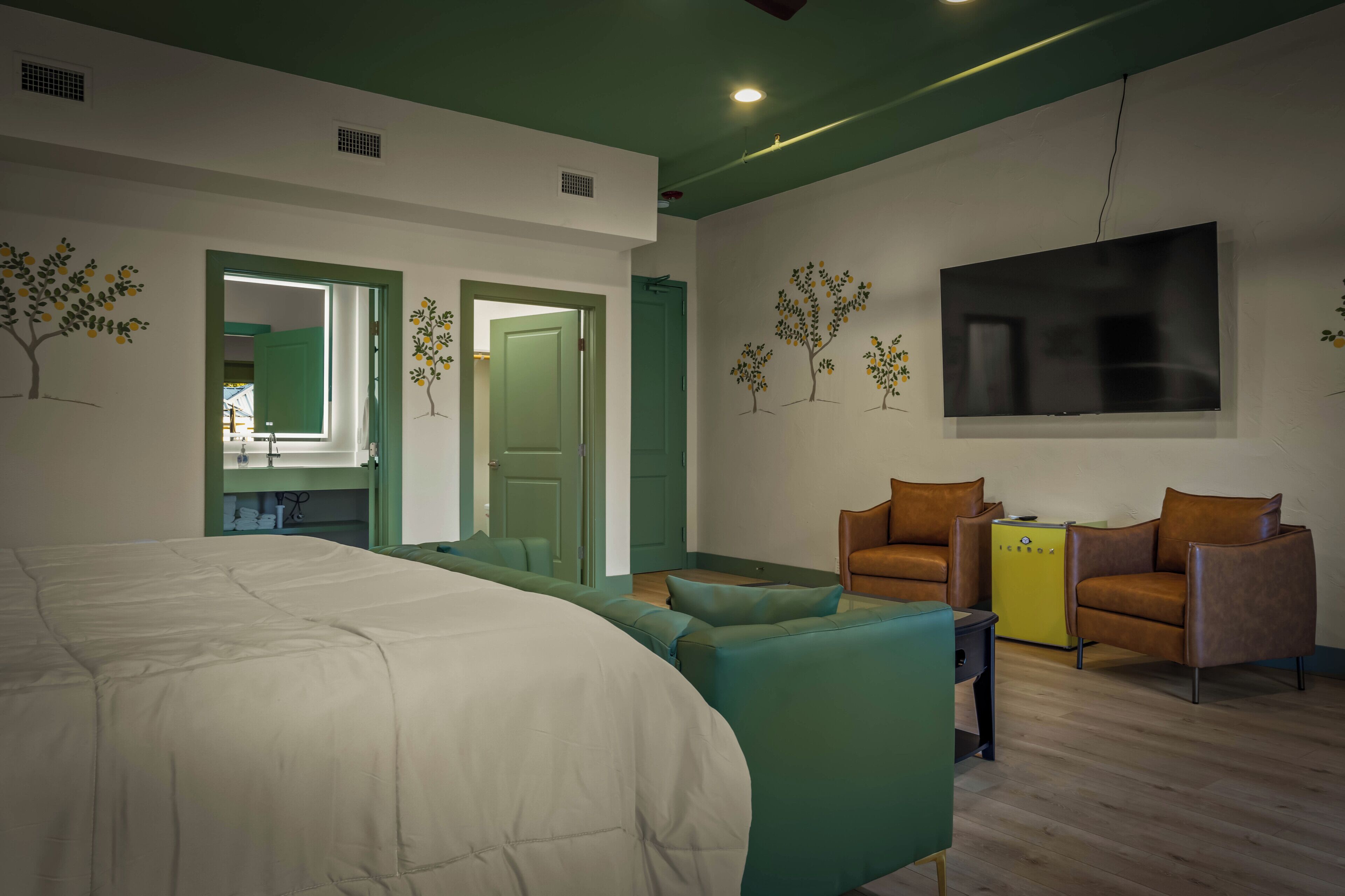 Suite, Balcony, City View | Free WiFi