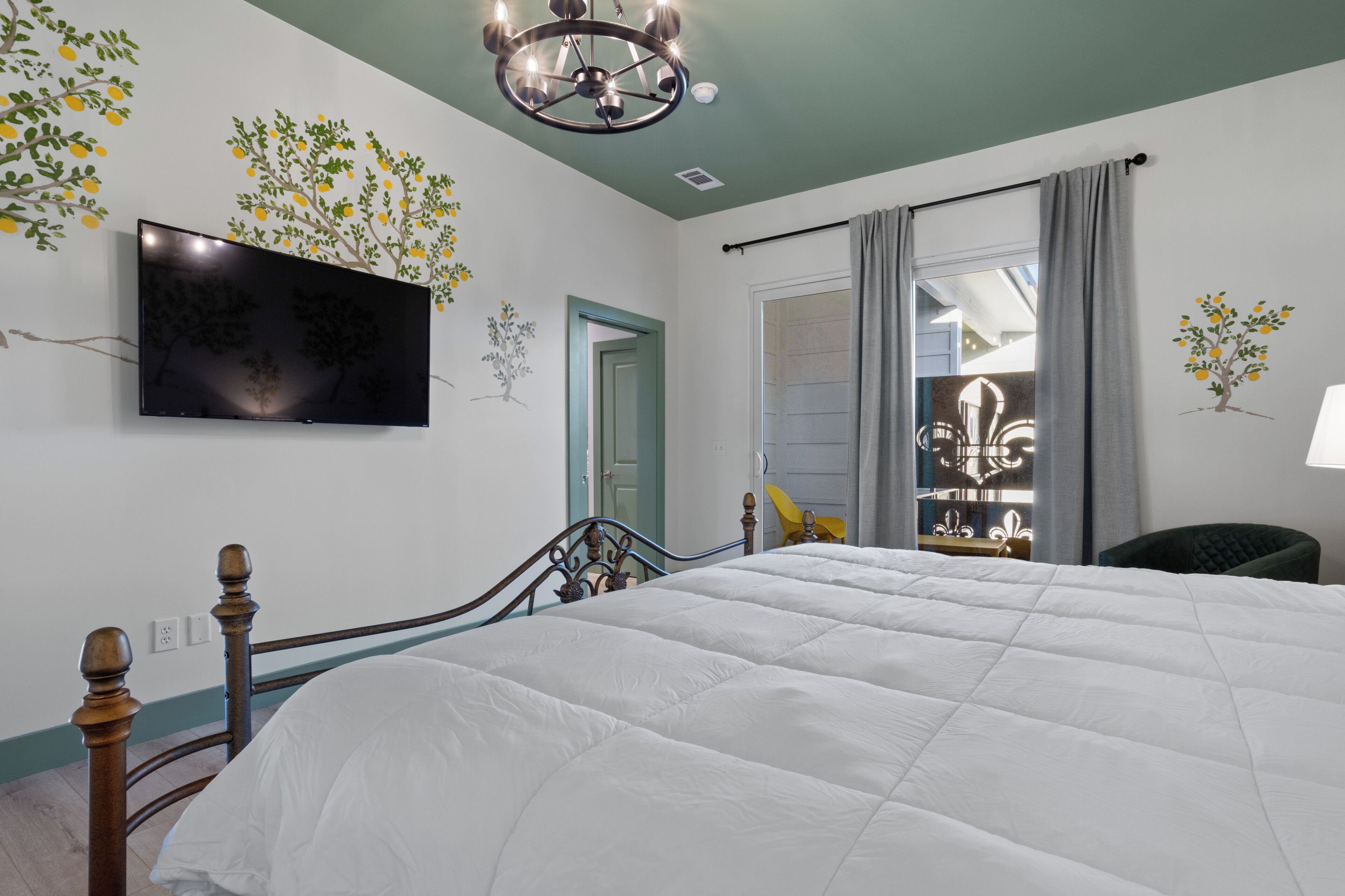 Suite, Mobility Accessible, Patio