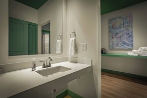 Suite, Mobility Accessible, Patio | Bathroom - Hotel Mojo (Ocean Springs)