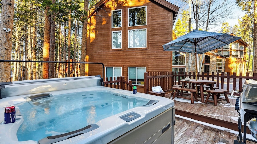Gold King Lodge by Avantstay Private Hot Tub + Game Room + Fireplace Near Historic Main Street