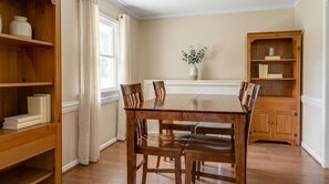 Dining - Perfect 4-bedroom house in charming Durham (Durham)