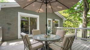 Outdoor dining - Perfect 4-bedroom house in charming Durham (Durham)
