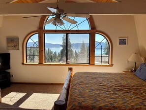 3 bedrooms, iron/ironing board, free WiFi, bed sheets - Hamilton Branch Multi-level Home with Stunning Lake Almanor View (Westwood)