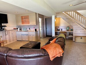 Smart TV, fireplace - Hamilton Branch Multi-level Home with Stunning Lake Almanor View (Westwood)