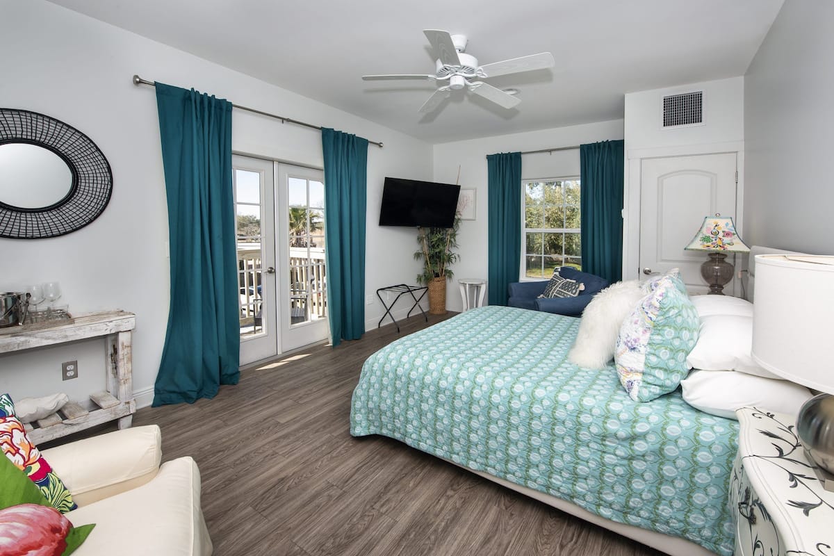 Huone, 1 keskisuuri parisänky