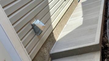 Hus, 1 soverom, peis | Utvendig detalj