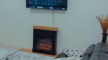 House, 1 Bedroom, Fireplace | Living room
