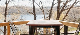Sparrow House- Spacious Modern Lake Home, 2 Living Separate Areas