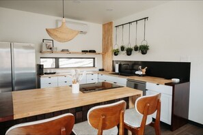 Private kitchen - Sparrow House- Spacious Modern Lake Home, 2 Living Separate Areas (Garfield)