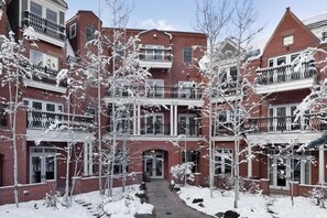 Exterior - CozySTUDIO in serene Aspen with fitness room (Aspen)