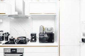 Private kitchen - Unwind 2Bed with Garden, Sauna and Hot Tub (Greater London)