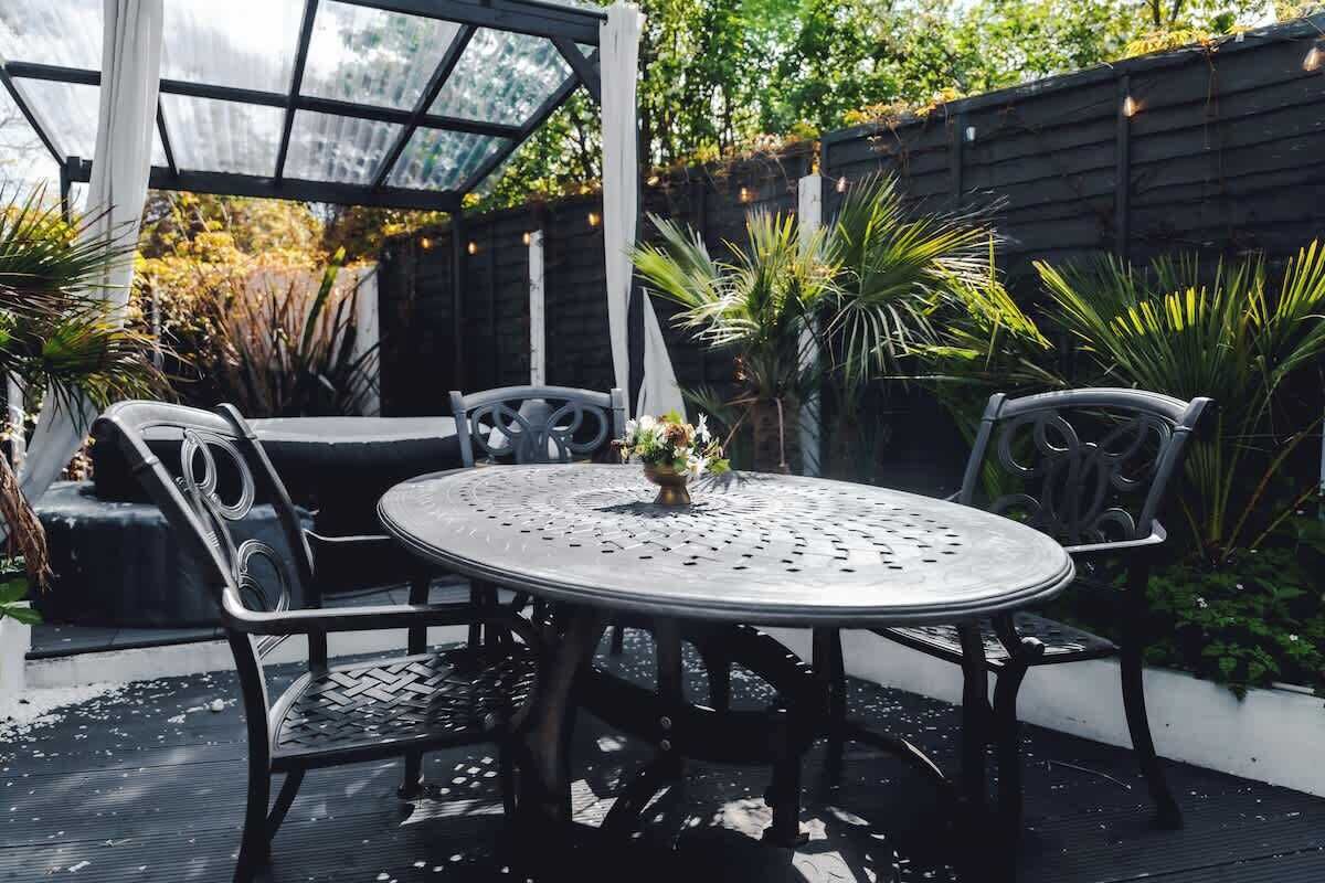 屋外ダイニングエリア