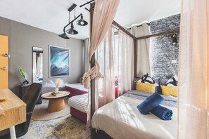 Room - The Serene Residence with Hot Tub, Sauna and Cinema Experience (Greater London)