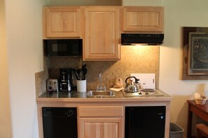 Private kitchen - Resort studio condo 1/2 mile from Main Street in Breckenridge (Breckenridge)
