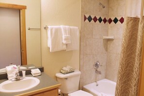 Hair dryer, towels, soap, toilet paper - Resort studio condo 1/2 mile from Main Street in Breckenridge (Breckenridge)