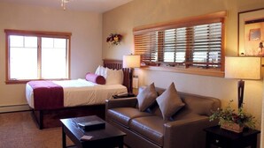 Iron/ironing board, WiFi, bed sheets - Resort studio condo 1/2 mile from Main Street in Breckenridge (Breckenridge)