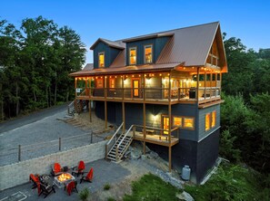 Exterior - Indoor Pool | Hot Tub | Game Room | Smoky Mountain Views (Sevierville)
