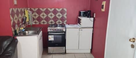 Coffee/tea maker, fridge, microwave, oven
