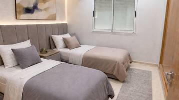 2 Schlafzimmer, Schreibtisch, Bügeleisen/Bügelbrett, kostenloses WLAN