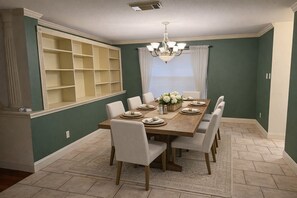 Dining - Sleeps 16 w/Pool ,Near SeaWorld, Six Flags  and Air Force Base (San Antonio)
