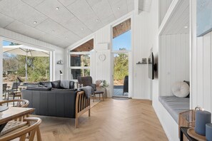 TV - Modern holiday near fjord and beach (Hadsund)