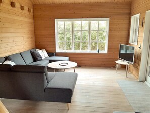 TV, ping pong - Cozy log cabin near beach and forest (Strøby)