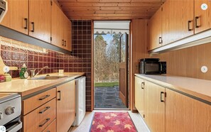 Kylskåp, mikrovågsugn, ugn och spishäll