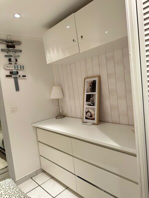 Interior - Cœur du Vieil Antibes: Charming pied-à-terre 2 minutes from the beach (Antibes)
