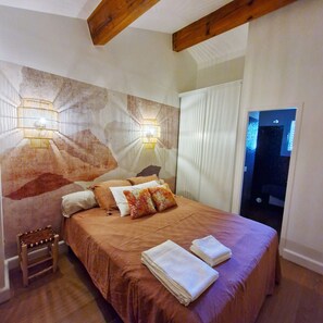 3 habitaciones, tabla de planchar con plancha, wifi y ropa de cama 