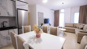 Deluxe Apartment, Balcony, Mountain View | Interior