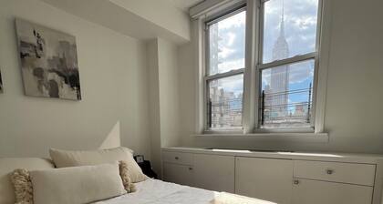 Bright, modern, cozy, 2-bedroom apt,Manhattan skyline views, calm neutral design