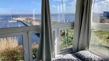 Bungalow, 3 Bedrooms, Balcony, Garden View | Interior