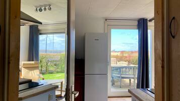 Bungalow, 3 Bedrooms, Balcony, Garden View | Interior