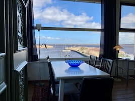 Bungalow - 3 soveværelser - balkon - udsigt til have | Spisestue