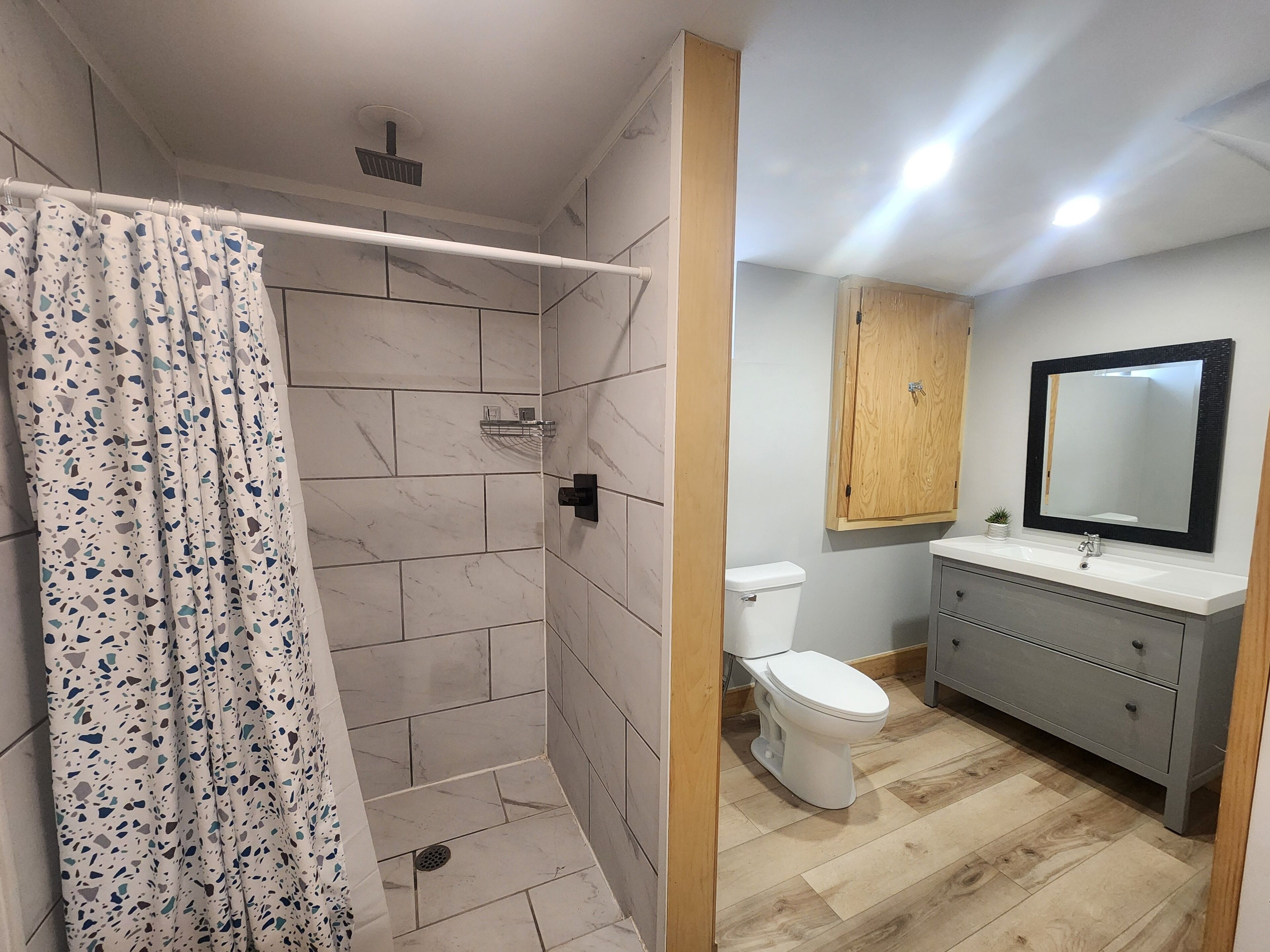 Dusche, Handtücher, Seife, Toilettenpapier