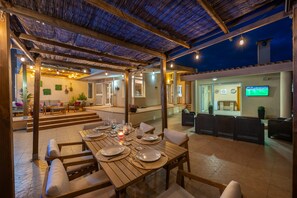 Outdoor dining - Med Bliss Villa by Fidalsa (San Vicente del Raspeig)