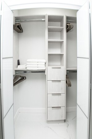 Interior - Luxury 2BR Miami Retreat |King Suite |Free Parking (Miami)