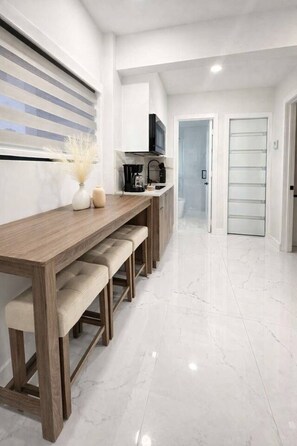 Fridge, microwave, dishwasher, coffee/tea maker - Luxury 2BR Miami Retreat |King Suite |Free Parking (Miami)