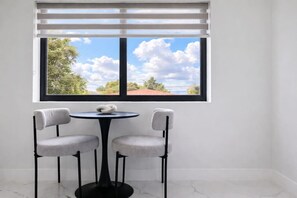Dining - Luxury 1 King BR Retreat near Calle Ocho (Miami)